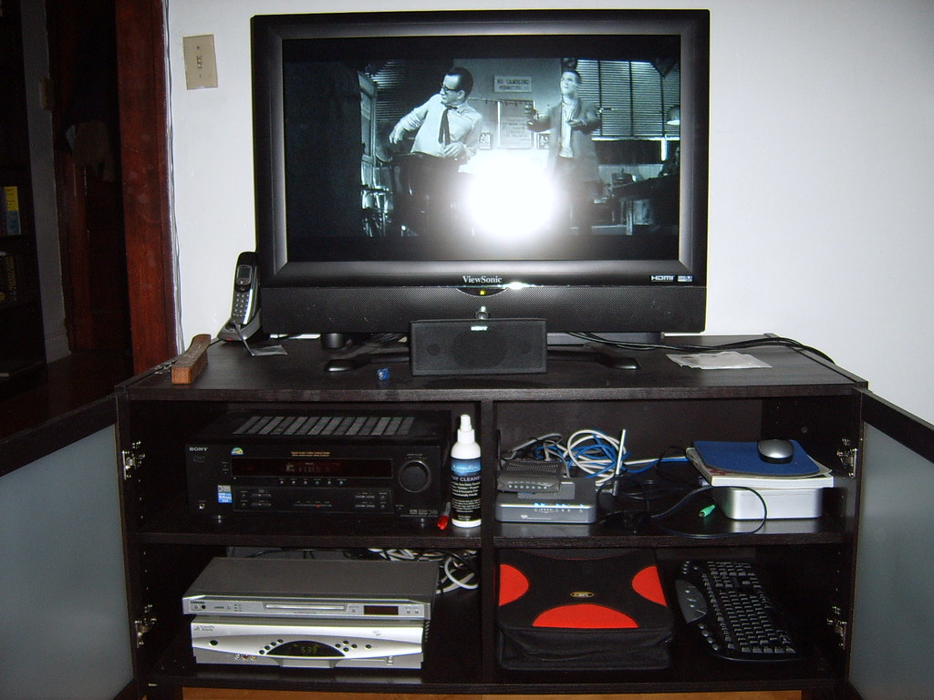 Home theater setup under $1,000 in 2026 — the realistic build
