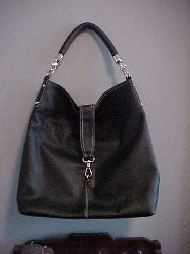 Replica Handbags: The Real Risks No One Warns You About