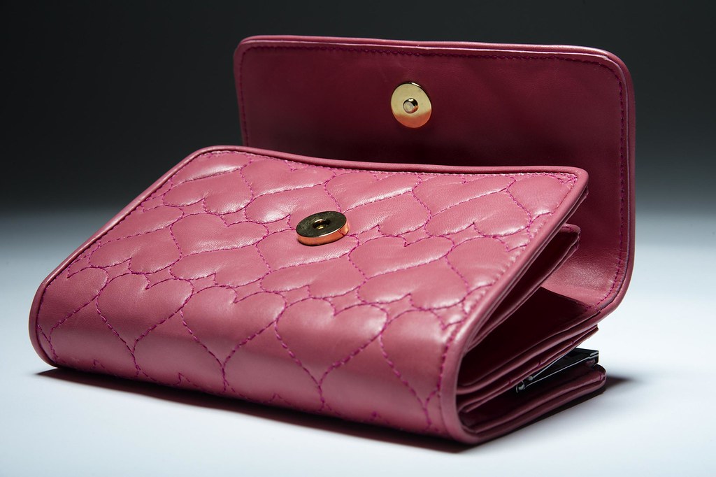 Vera Bradley Handbags: Quilted Color and Who They Suit