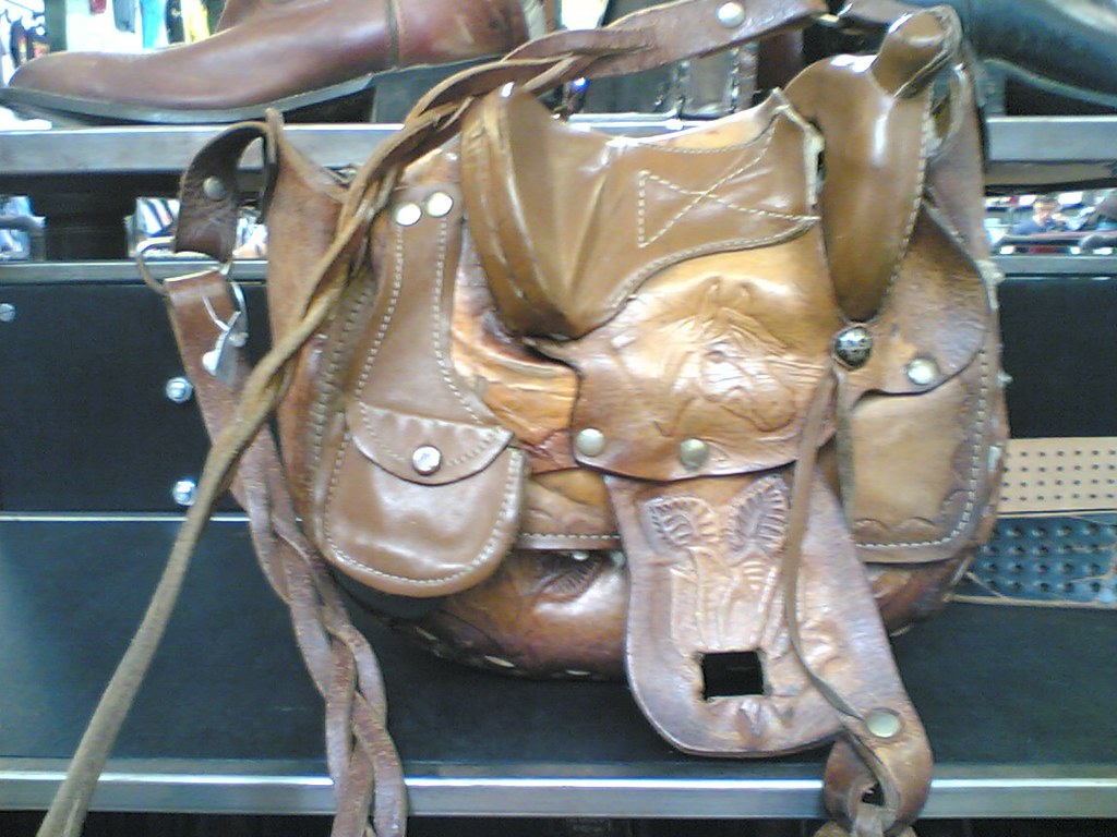 Western Handbags: How to Finish a Cowboy-Boot Look the Right Way